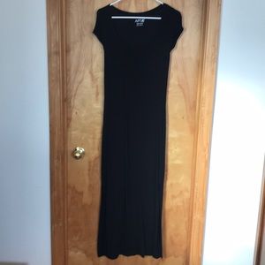 Black scoop neck maxi dress